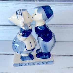 Vintage Delft Blue Dutch Boy & Girl Kissing Figurine